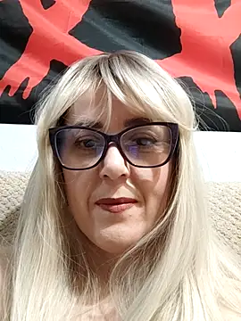 Snapshot of Amelialove42 chatting on December 14, 6:24 pm Amelialove42 online show from December 14, 6:24 pm