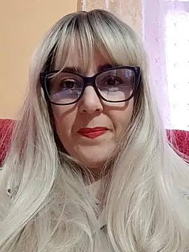 Snapshot of Amelialove42 chatting on November 4, 8:07 am Amelialove42 online show from November 4, 8:07 am