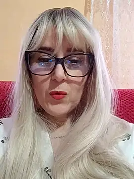 Snapshot of Amelialove42 chatting on October 29, 11:20 am Amelialove42 online show from October 29, 11:20 am