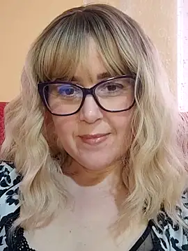 Amelialove42 online show from May 6, 1:48 pm