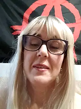 Snapshot of Amelialove42 chatting on December 13, 8:04 pm Amelialove42 online show from December 13, 8:04 pm