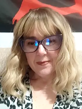 Amelialove42 online show from April 18, 7:40 pm