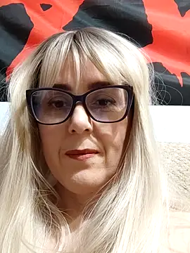 Amelialove42 online show from December 19, 2:41 pm