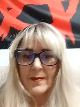 Snapshot of Amelialove42 chatting on November 25, 7:47 pm Amelialove42 online show from November 25, 7:47 pm