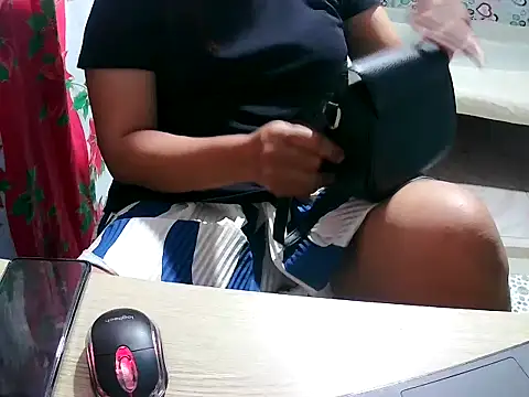 Snapshot of PussyCherry chatting on December 15, 11:16 am PussyCherry online show from December 15, 11:16 am