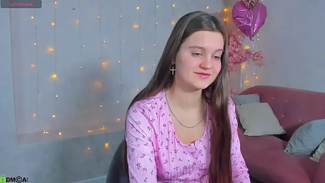 Snapshot of Renesmy_Black chatting on February 22, 11:28 pm Renesmy Black online show from February 22, 11:28 pm