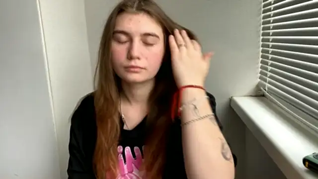 Snapshot of SueannHoffpauir chatting on October 16, 6:10 am SueannHoffpauir online show from October 16, 6:10 am