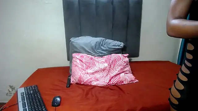 Kelly-001 online show from December 18, 9:40 pm