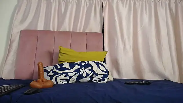 Kelly-001 online show from April 3, 8:59 pm