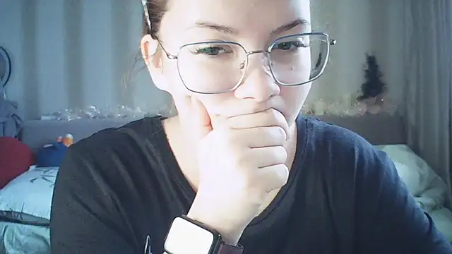 MoodieMira online show from February 9, 1:20 pm