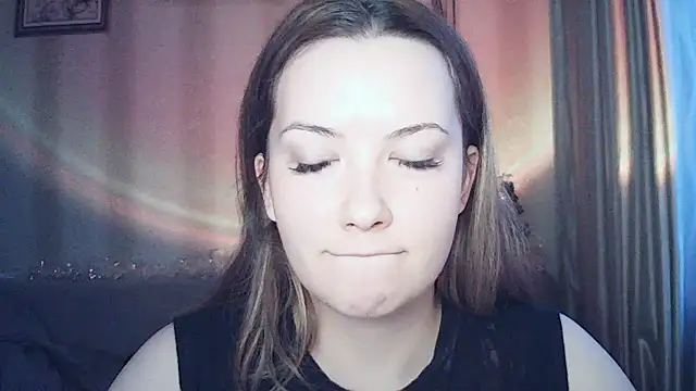 MoodieMira online show from February 5, 2:24 pm