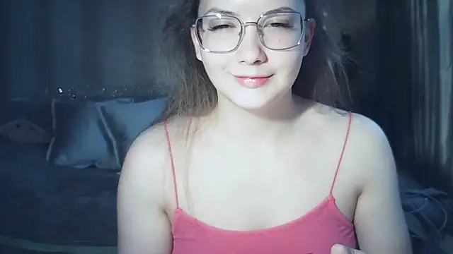 MoodieMira online show from February 6, 1:07 pm