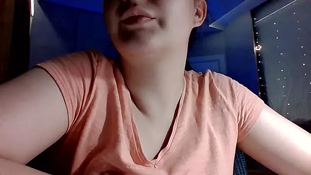 Snapshot of MoodieMira chatting on November 6, 7:18 pm MoodieMira online show from November 6, 7:18 pm