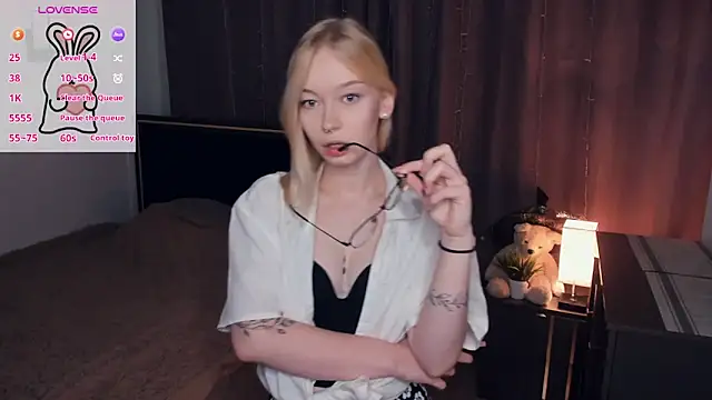 Snapshot of CleoStier chatting on October 9, 7:14 pm CleoStier online show from October 9, 7:14 pm