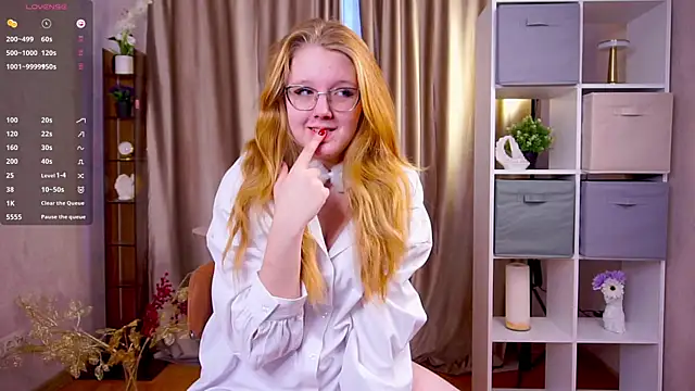 AlinaAldrete online show from December 19, 8:17 am