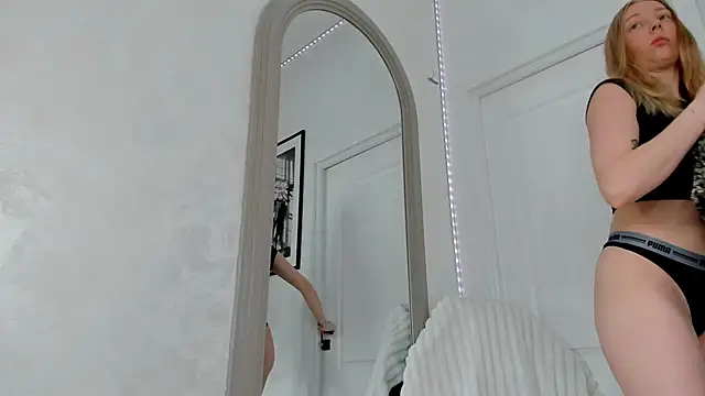 SundyRose online show from April 11, 6:32 am