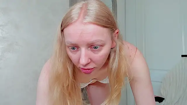 Snapshot of SundyRose chatting on June 20, 6:18 am SundyRose online show from June 20, 6:18 am