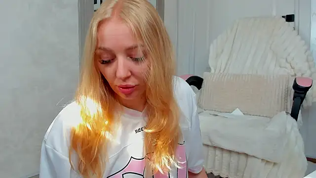 Snapshot of SundyRose chatting on July 19, 6:22 am SundyRose online show from July 19, 6:22 am