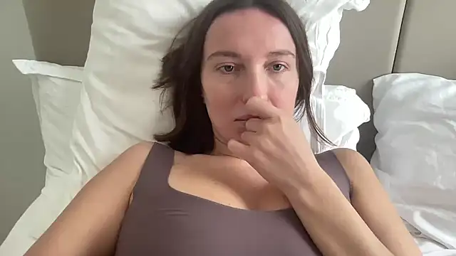 Snapshot of CArivora chatting on February 25, 12:16 pm CArivora online show from February 25, 12:16 pm