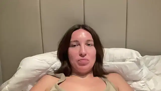 Snapshot of CArivora chatting on February 20, 8:22 pm CArivora online show from February 20, 8:22 pm