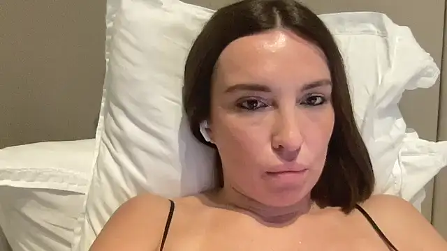 Snapshot of CArivora chatting on February 24, 3:35 pm CArivora online show from February 24, 3:35 pm