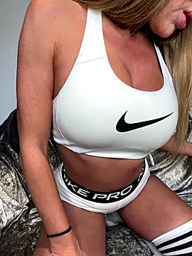 MrsCharlottFox online show from November 14, 1:37 pm