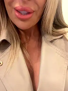 MrsCharlottFox online show from January 10, 4:02 pm