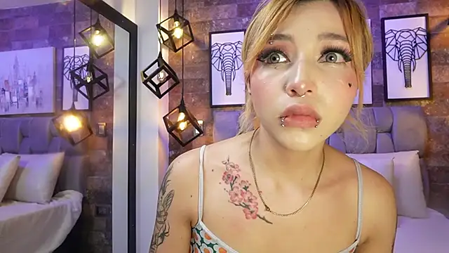 Sophia Bellucci online show from November 29, 12:49 pm