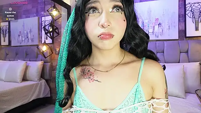 Sophia Bellucci online show from December 15, 12:44 pm