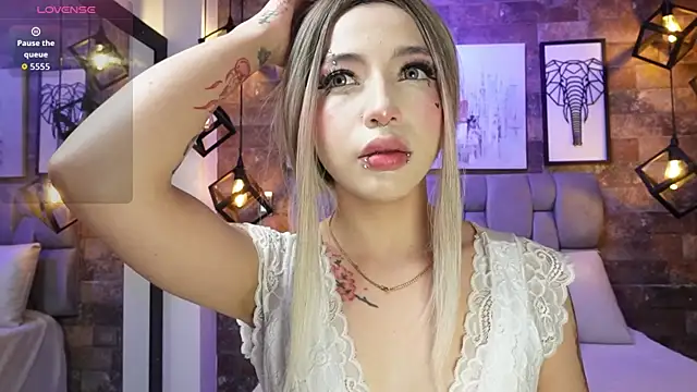 Sophia Bellucci online show from December 16, 12:31 pm