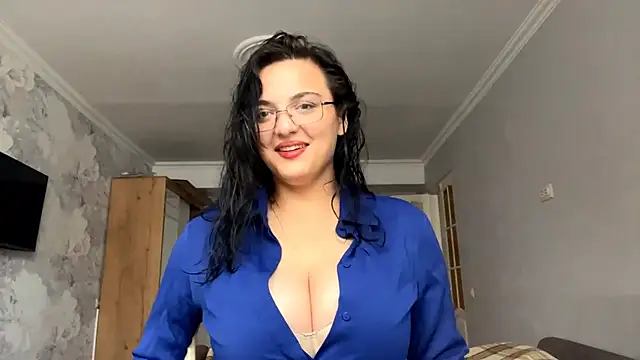 Snapshot of Babis_girlsss chatting on November 17, 9:24 am Babis girlsss online show from November 17, 9:24 am