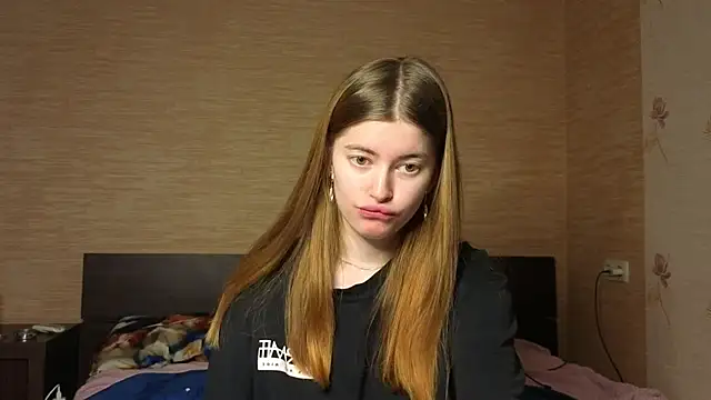 Snapshot of EmiliaCouple chatting on June 29, 11:32 am EmiliaCouple online show from June 29, 11:32 am