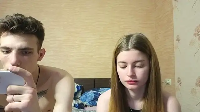 EmiliaCouple online show from May 29, 1:06 pm