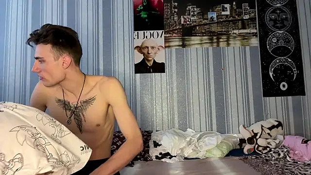 EmiliaCouple online show from March 4, 7:38 am