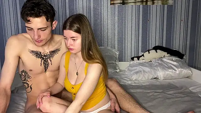 EmiliaCouple online show from December 3, 12:15 pm