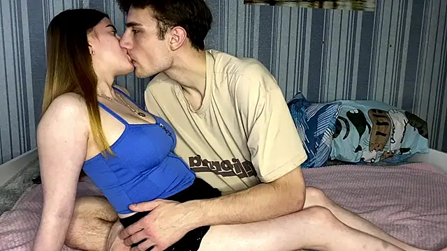 EmiliaCouple online show from November 16, 12:32 pm