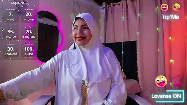 Snapshot of SamiraAlabi chatting on October 13, 12:40 pm SamiraAlabi online show from October 13, 12:40 pm