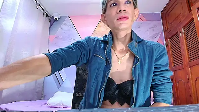 Snapshot of jones_latin chatting on October 14, 1:34 pm jones latin online show from October 14, 1:34 pm