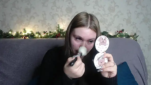 Snapshot of Musegirl chatting on December 20, 1:30 am Musegirl online show from December 20, 1:30 am