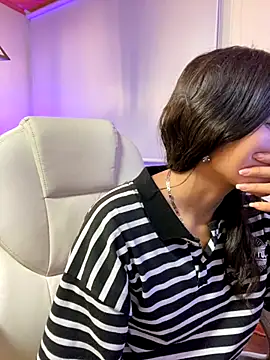 Ninfa pink online show from November 3, 6:11 pm