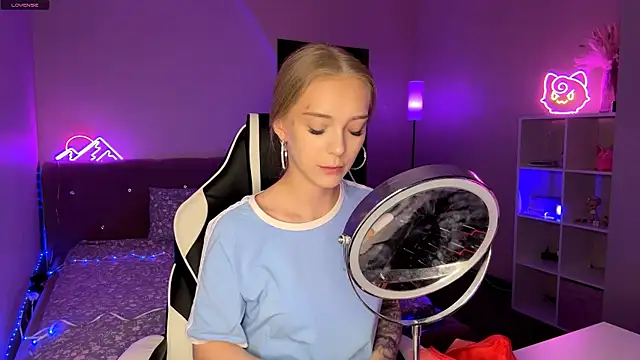 EvaPeace online show from March 23, 1:33 pm