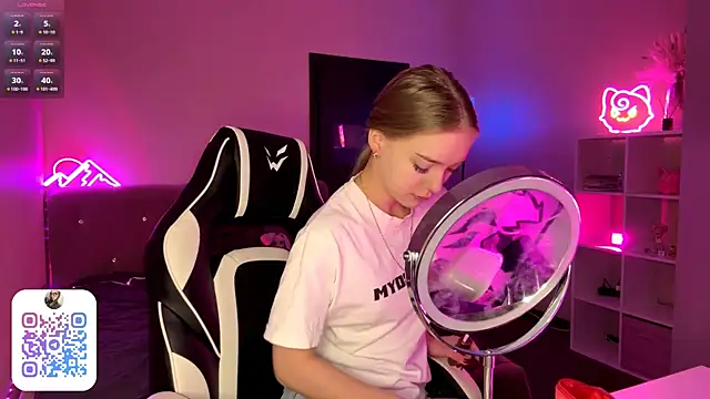 EvaPeace online show from March 2, 8:27 pm