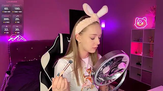 EvaPeace online show from February 8, 7:11 pm