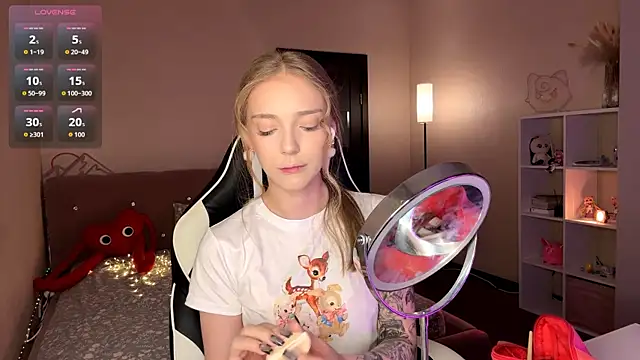 EvaPeace online show from April 8, 1:45 pm