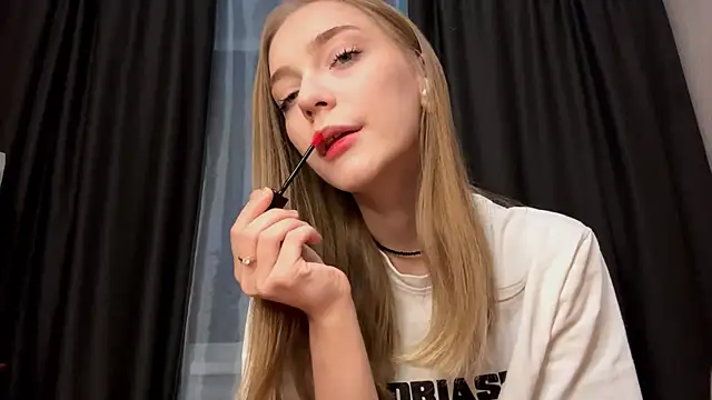 EvaPeace online show from October 15, 7:00 pm