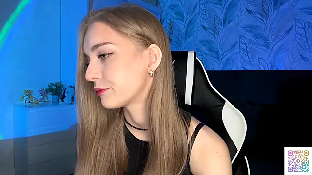 EvaPeace online show from November 3, 4:10 pm