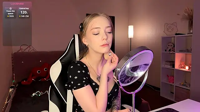 EvaPeace online show from April 2, 1:29 pm