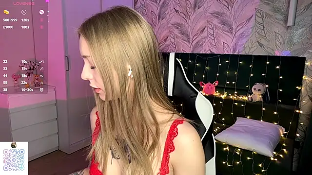 EvaPeace online show from December 13, 8:04 pm