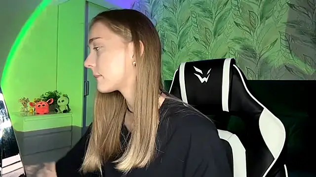 EvaPeace online show from November 12, 5:28 pm