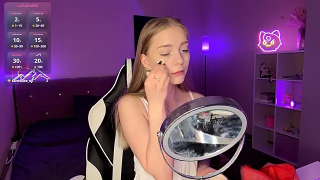 EvaPeace online show from April 12, 1:25 pm